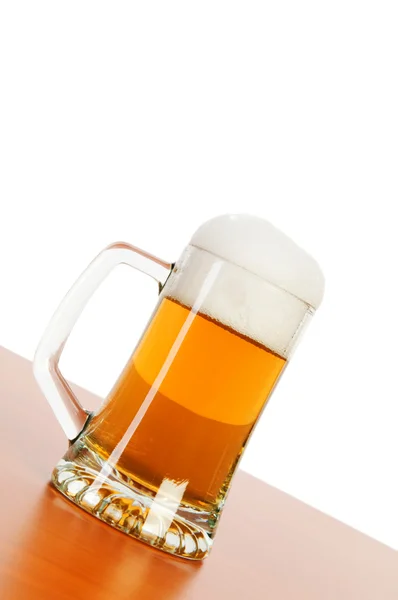 啤酒玻璃隔离在白色背景上 — 图库照片