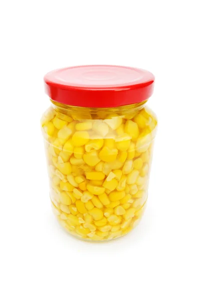 Sladká kukuřice ve sklenici izolované na bílém — Stock fotografie