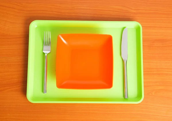 Zestaw naczynia ułożone na stole — Zdjęcie stockowe
