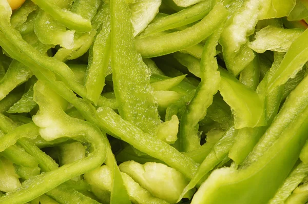 Geschnittene grüne Paprika - kann als Hintergrund verwendet werden — Stockfoto
