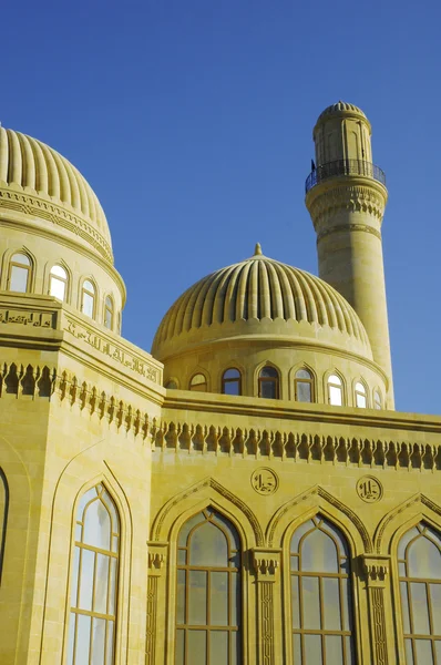Moderna moské och minaret i baku, Azerbajdzjan现代清真寺和在阿塞拜疆首都巴库的尖塔 — Stockfoto