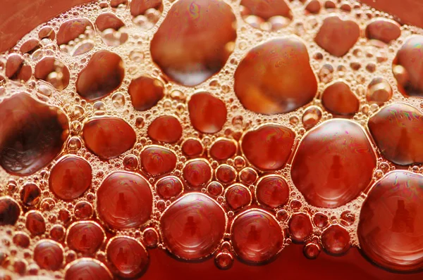 Burbujas de espuma sobre fondo marrón —  Fotos de Stock