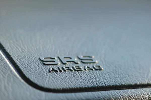 Подпись подушки безопасности SRS на приборной панели автомобиля — стоковое фото