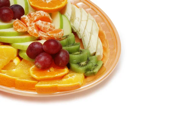 Placa con ensalada de frutas aislada en blanco - espacio para el texto — Foto de Stock