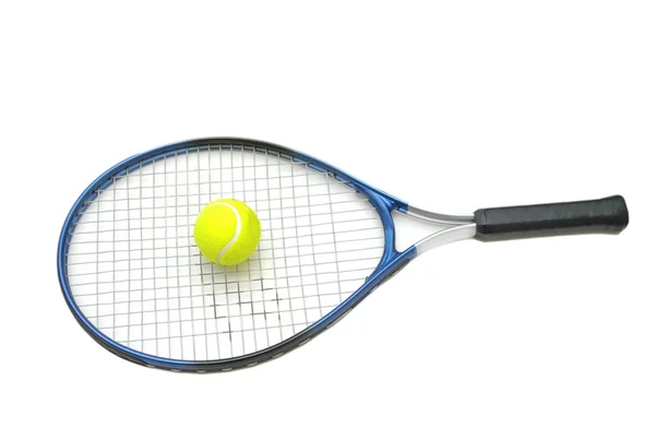 Raquete de tênis e bola isolada no branco — Fotografia de Stock