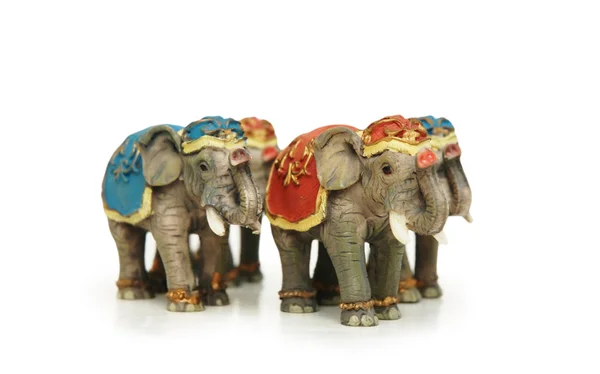 Un gruppo di elefanti isolati su bianco — Foto Stock