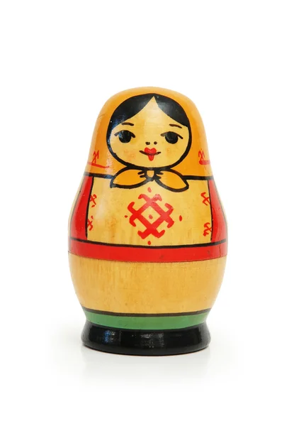 Bambola russa "matreshka" isolata su sfondo bianco — Foto Stock