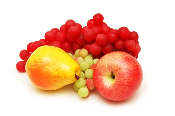 Jablko, hruška a hrozny izolovaných na bílém — Stock fotografie