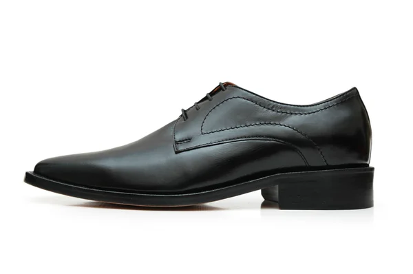 Sapato preto isolado no fundo branco — Fotografia de Stock