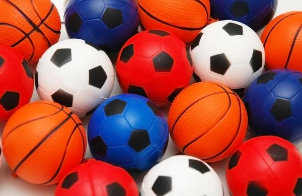 Seleção de bolas de basquete e bolas de futebol — Fotografia de Stock