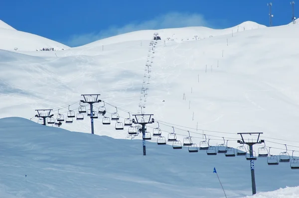 Λιφτ του σκι στα βουνά - γεωργία, gudauri — Φωτογραφία Αρχείου