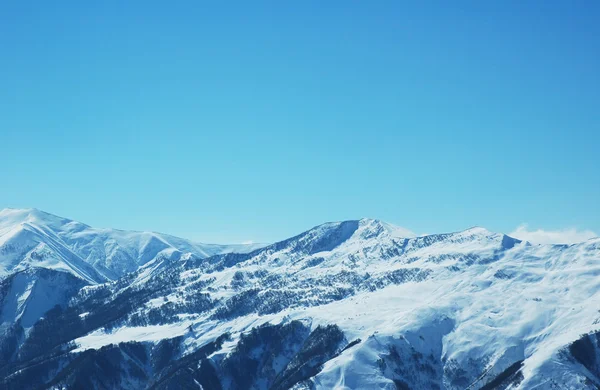 Zimní krajina s horami a sněhem — Stock fotografie
