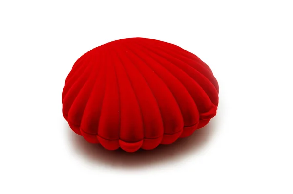 Caixa vermelha em forma de casca de pérola — Fotografia de Stock