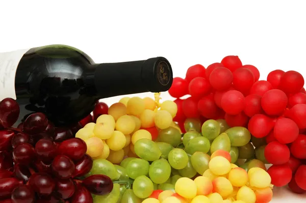 Various sorts of grapes with bottle of wine — Stock Photo, Image