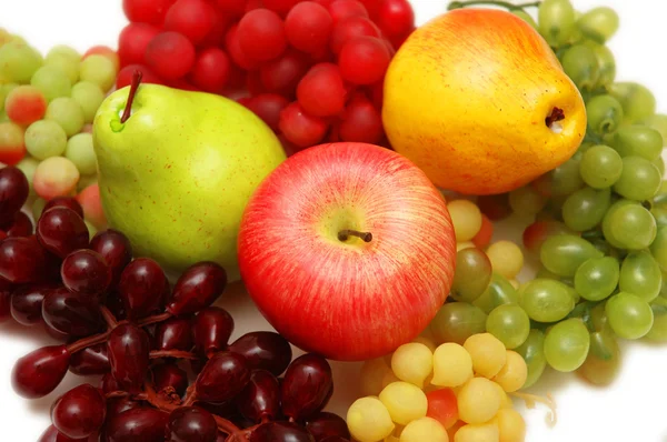 Verschiedene Früchte - Trauben, Apfel, Pfirsiche — Stockfoto