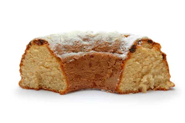 Torta mezza mangiata isolata su bianco — Foto Stock