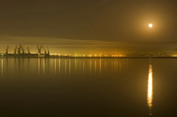 Bakou la nuit avec la lune — Photo