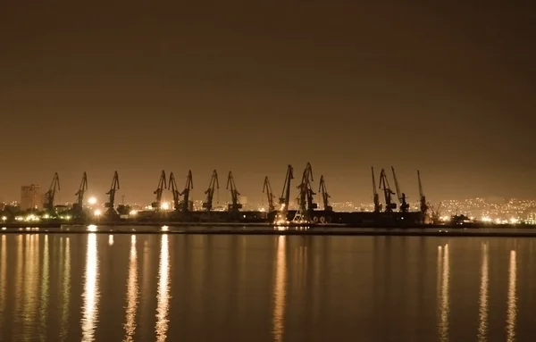 Bakoe zeehaven in de nacht — Stockfoto