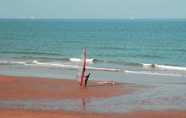 Windsurfer at the beach — Stock Photo, Image