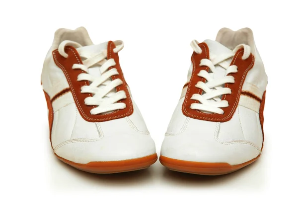 Çift beyaz spor ayakkabı beyaz izole — Stok fotoğraf