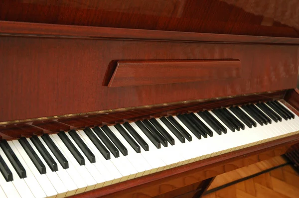 Piano with polished wooden finishing — Stock Photo, Image