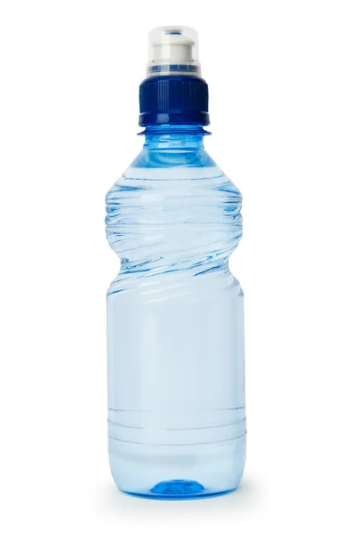 Flaska vatten isolerat på den vita bakgrunden — Stockfoto