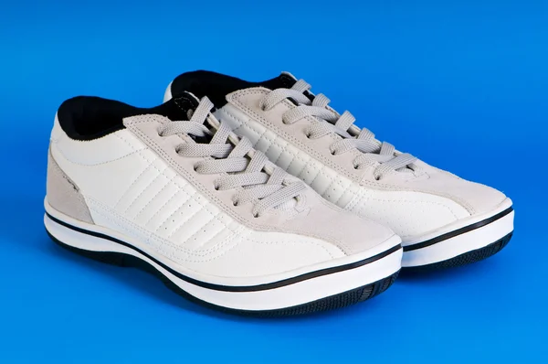 Sportowe buty na białym tle na białym tle — Zdjęcie stockowe