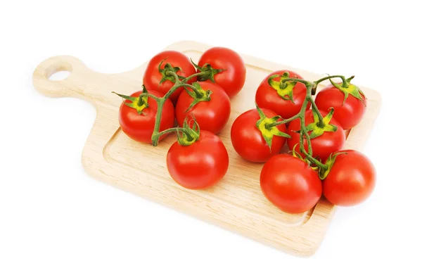 Tomates vermelhos isolados no fundo branco — Fotografia de Stock