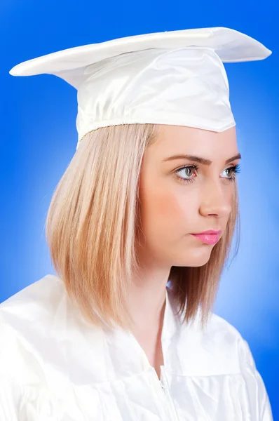 Feliz graduado contra fondo colorido — Foto de Stock