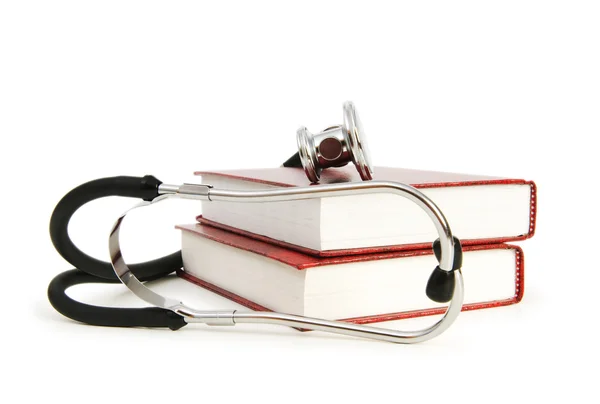 Концепция медицинского образования с книгой и стетоскопом — стоковое фото