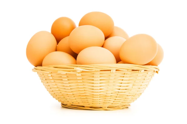 白色篮子里的褐色鸡蛋 — 图库照片