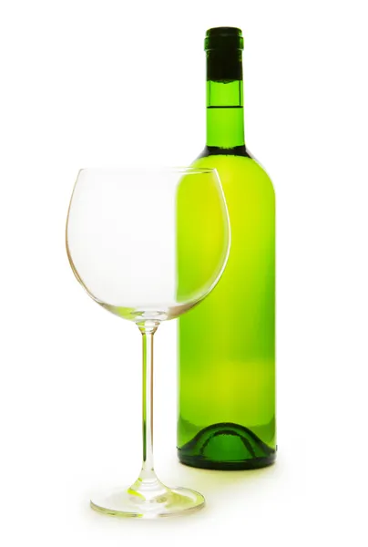 Vino y copa aislados sobre fondo blanco — Foto de Stock