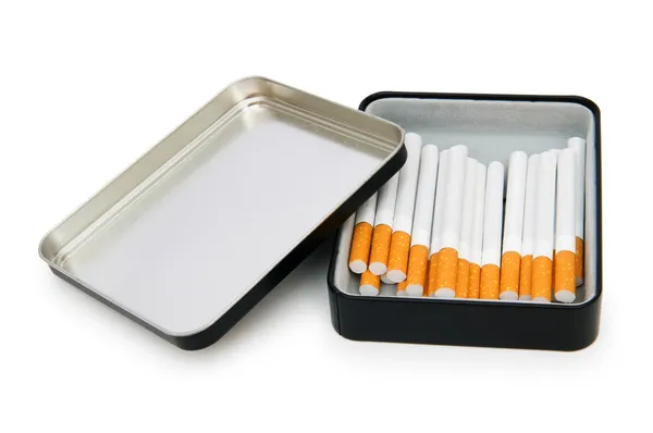 Palenie papierosów na białym tle na białym tle — Zdjęcie stockowe