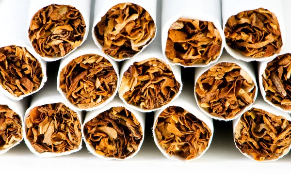 Zigarettenrauchen isoliert auf weißem Hintergrund — Stockfoto