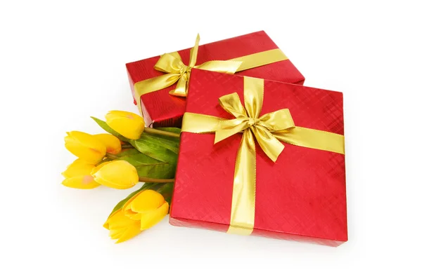 Giftbox and flowers isolated on the white background — Stock Photo, Image