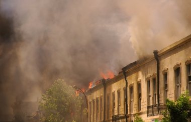 Yangın ve duman şehir