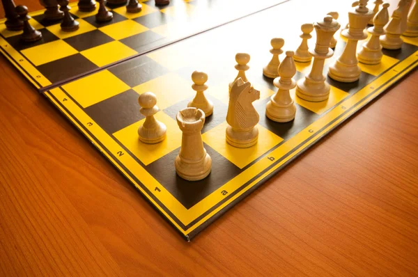 Uppsättning av chess siffror på spelbrädet — Stockfoto