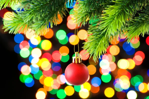 Decoração de Natal e luzes embaçadas no fundo — Fotografia de Stock