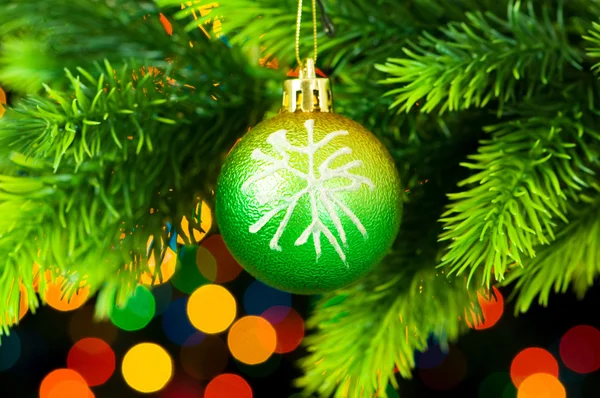 Kerstdecoratie en wazig lichten op achtergrond — Stockfoto