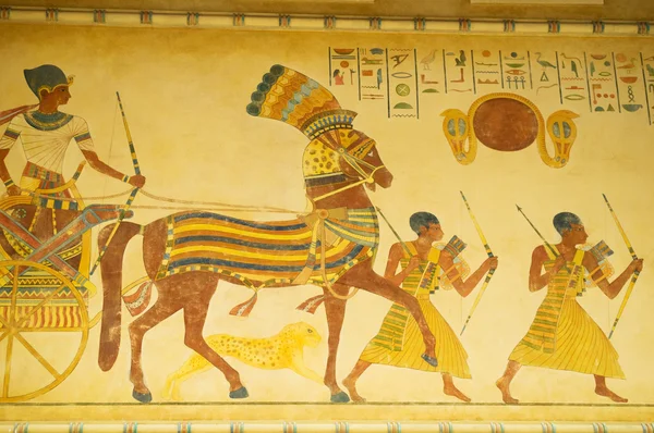 Concetto egiziano con dipinti sulla parete — Foto Stock