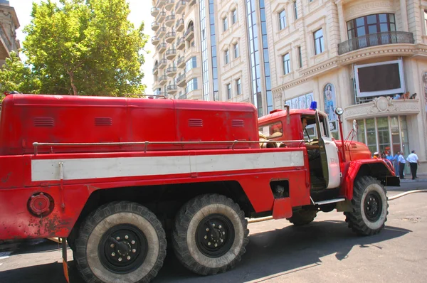 Feuerwehrauto in der Stadt — Stockfoto
