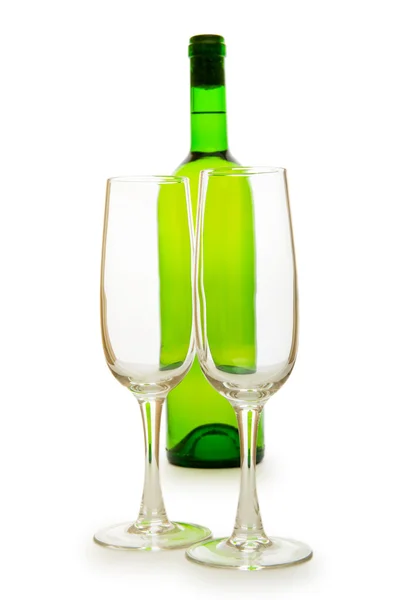 Бутылка и стекло изолированы на белом — стоковое фото