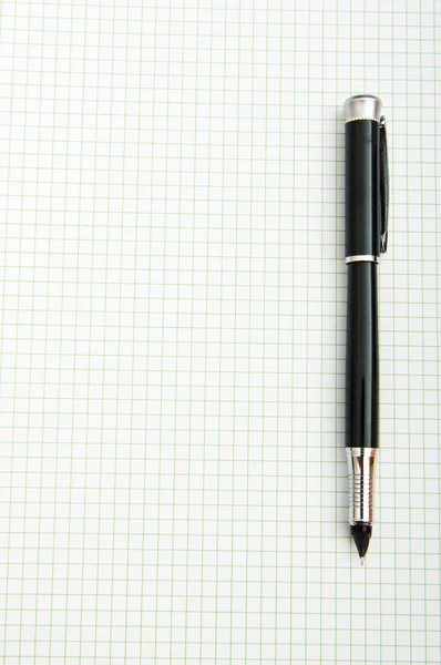Skrift penna på den tomma sidan — Stockfoto