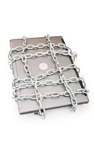 Concepto de seguridad informática con portátil y cadena —  Fotos de Stock