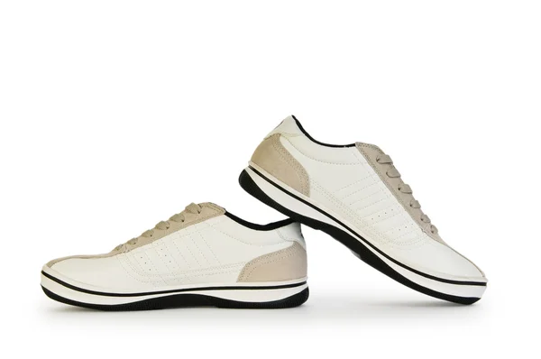 Sportliche Schuhe isoliert auf weißem Hintergrund — Stockfoto