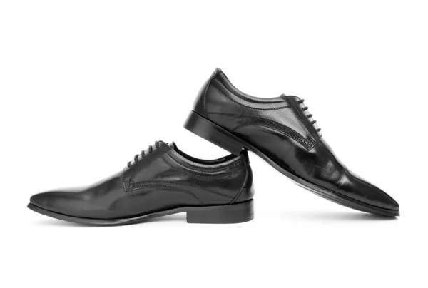 Мужская обувь на белом фоне — стоковое фото
