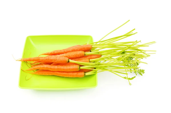 Cenouras frescas isoladas no branco — Fotografia de Stock