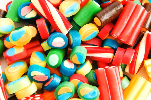 Фон з різнокольорових цукерок — стокове фото