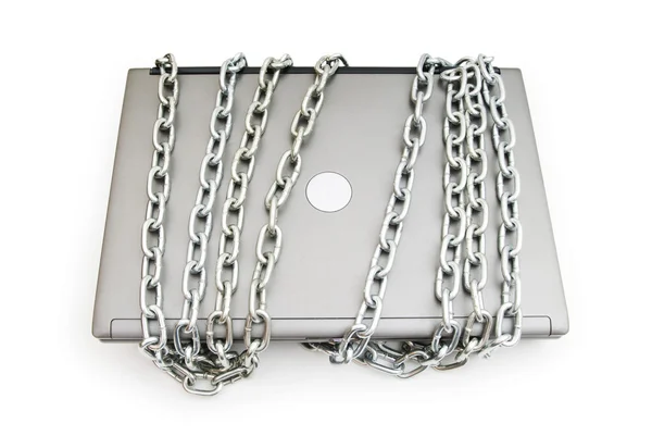 Koncepcja bezpieczeństwa komputerowego z laptopem i łańcuchem — Zdjęcie stockowe