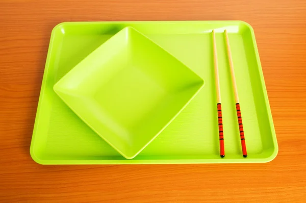 Asiatisk mat koncept med plattan och ätpinnar — Stockfoto